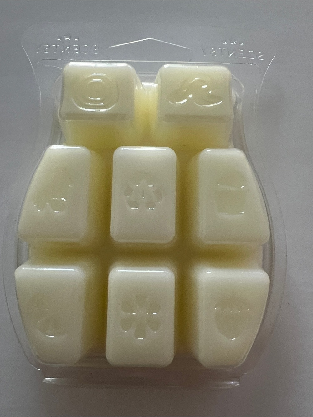 RETIRED/DISCONTINUED Scentsy Fresh Cut Daisies Wax Bar - Picture 3 of 3